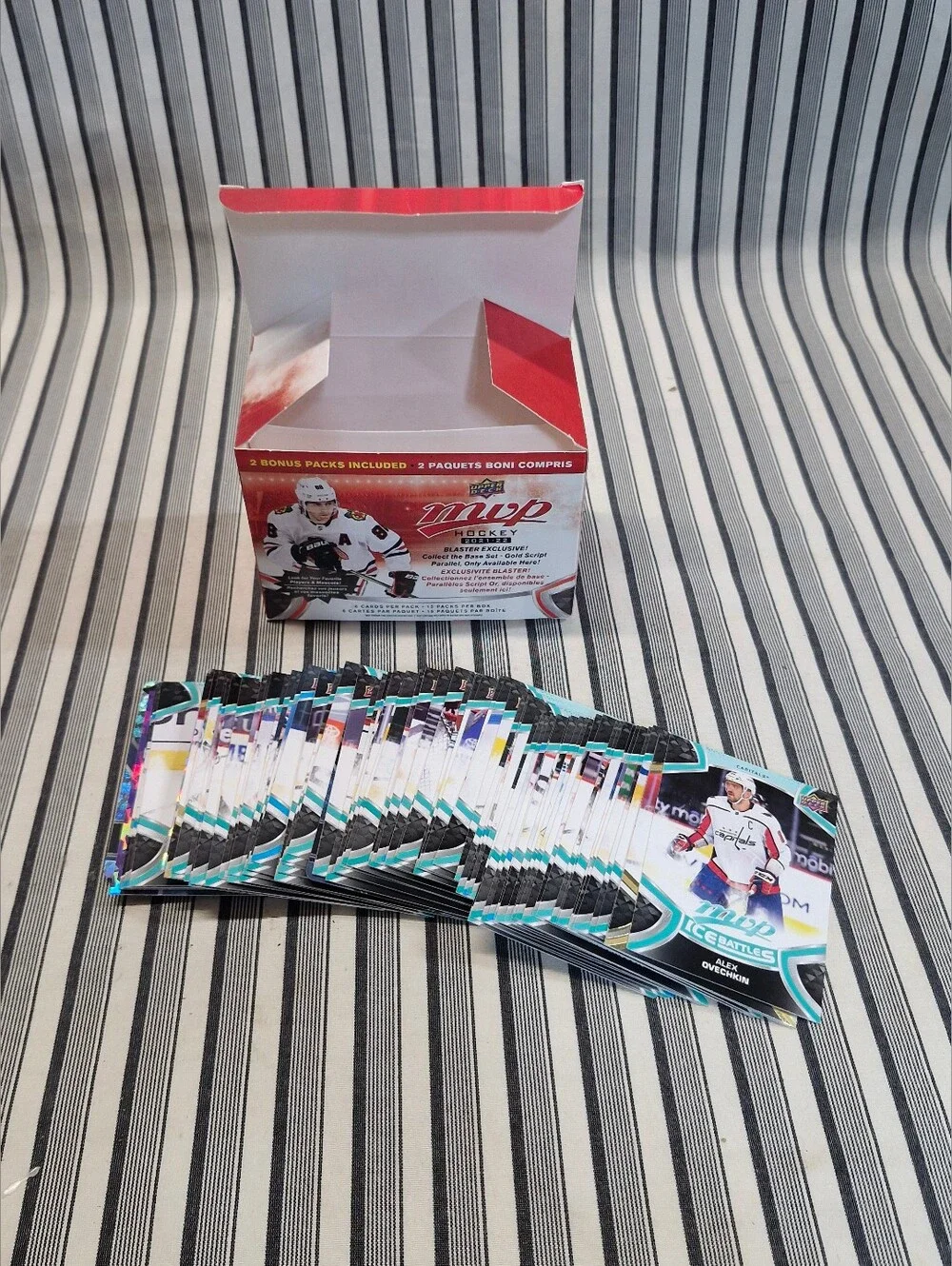 Upper Deck MVP Hockey 2021-22 2022-23 Space Jam Mixed Lot 900 Cards